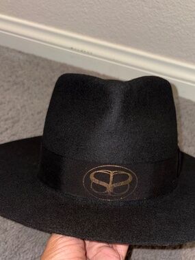 SIMONE I SMITH Moody Monday Harmony  Black Fedora Hat Size M 7.25